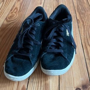 Puma black and white